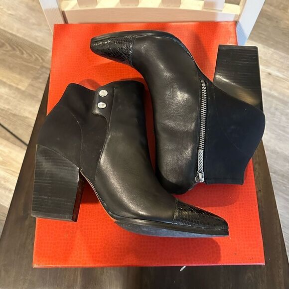 Donald J Pliner Vicson Black Western Ankle Boots leather size 8.5 New in Box - Picture 1 of 7